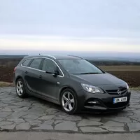 Opel Astra Sports Tourer 2,0 CDTI Biturbo: Gétéčko pro všední den