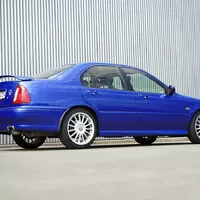 Hrdinové za babku: MG ZS 180