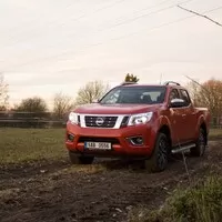 Nissan Navara - komfort, bláto a vánoční stromky