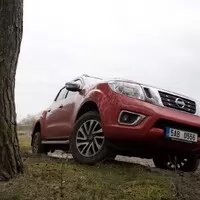 Nissan Navara - komfort, bláto a vánoční stromky