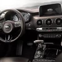 Kia představila sportovně laděný sedan Stinger