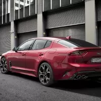 Kia představila sportovně laděný sedan Stinger