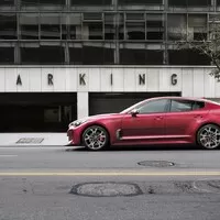 Kia představila sportovně laděný sedan Stinger