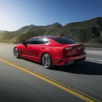 Kia představila sportovně laděný sedan Stinger