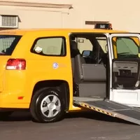 Výrobce Humvee začíná s výrobou žlutých taxíků