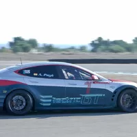 Veřejnosti se představila závodní Tesla Model S