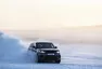 Range Rover Sport SVR akceleruje na trávě i na písku