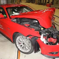 Ford Mustang si z evropského crash testu odnesl slabé dvě hvězdy