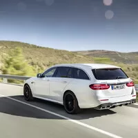 Mercedes-AMG E63 S kombi – kombajn náročných rodičů