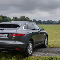 Jaguar F-Pace 2.0d AWD: První velká kočka