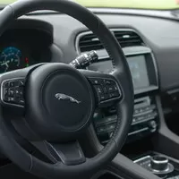 Jaguar F-Pace 2.0d AWD: První velká kočka