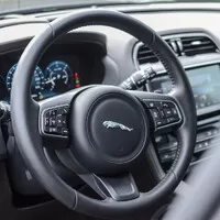 Jaguar F-Pace 2.0d AWD: První velká kočka