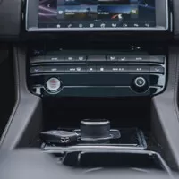 Jaguar F-Pace 2.0d AWD: První velká kočka