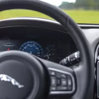 Jaguar F-Pace 2.0d AWD: První velká kočka
