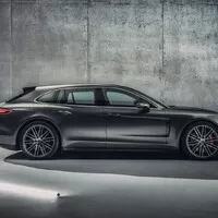 Přichází Porsche v naftě a kombíku aneb první Panamera, která není ošklivá