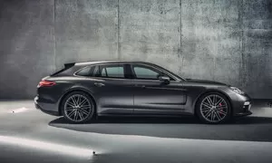 Přichází Porsche v naftě a kombíku aneb první Panamera, která není ošklivá