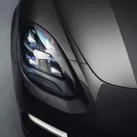 Přichází Porsche v naftě a kombíku aneb první Panamera, která není ošklivá