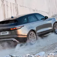 Range Rover Velar kompletně odhalen