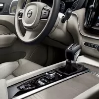 Pininfarinův elektrický sen, karbonový RUF, sportovní Tata, Volvo a Seat - co nás zaujalo v Ženevě