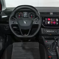 Pininfarinův elektrický sen, karbonový RUF, sportovní Tata, Volvo a Seat - co nás zaujalo v Ženevě