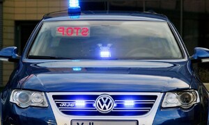 Editorial: Je to showbusiness