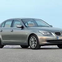 O stíhačce a dvou Američanech, kteří změnili svět automobilového designu