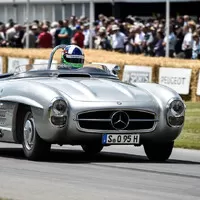 Mercedes-Benz 300 SL Roadster je tu s námi šedesát let