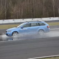 Kladiva, gumy a hřebíky, aneb je tu smysluplný nástupce runflatů?