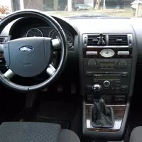 Kupte si redakční Mondeo, my si místo něj pořídíme nesmysl
