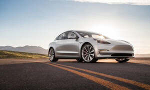 Autíčkář futurista, Novinky: Tesla má na burze větší cenu, než celý koncern General Motors