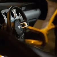 Šílenství kolem 50 let Mustangu začíná speciální edicí a autem na střeše