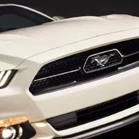 Šílenství kolem 50 let Mustangu začíná speciální edicí a autem na střeše