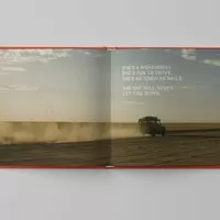Land Rover vydává k výročí Defenderu knihu Icon