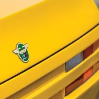 Aston Martin V8 Vantage Volante Zagato je velmi osmdesátkový a velmi žlutý