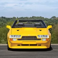 Aston Martin V8 Vantage Volante Zagato je velmi osmdesátkový a velmi žlutý