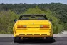 Aston Martin V8 Vantage Volante Zagato je velmi osmdesátkový a velmi žlutý