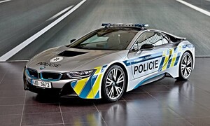 Autíčkář futurista, Novinky: BMW i8 pro PČR aneb pomáhat a chránit hybridně