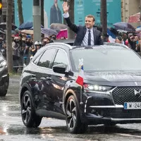 Emmanuel Macron dostal prezidentský crossover DS 7 Crossback