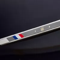Emmanuel Macron dostal prezidentský crossover DS 7 Crossback