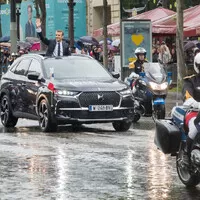 Emmanuel Macron dostal prezidentský crossover DS 7 Crossback