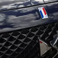 Emmanuel Macron dostal prezidentský crossover DS 7 Crossback