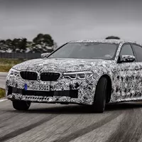 BMW M5 jako všehrab…ale taky jako zadohrab…ale taky jako všehrab