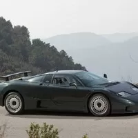 Bugatti EB110: Příběhy neobyčejného šílenství