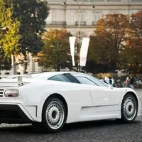 Bugatti EB110: Příběhy neobyčejného šílenství