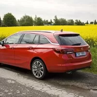 Opel Astra Sports Tourer 1.6 Turbo: Dva v jednom