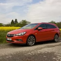 Opel Astra Sports Tourer 1.6 Turbo: Dva v jednom