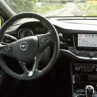 Opel Astra Sports Tourer 1.6 Turbo: Dva v jednom