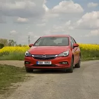 Opel Astra Sports Tourer 1.6 Turbo: Dva v jednom