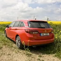 Opel Astra Sports Tourer 1.6 Turbo: Dva v jednom