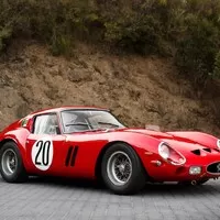 Nové Ferrari GTO žije sice jen na obrázku, ale i tak je boží